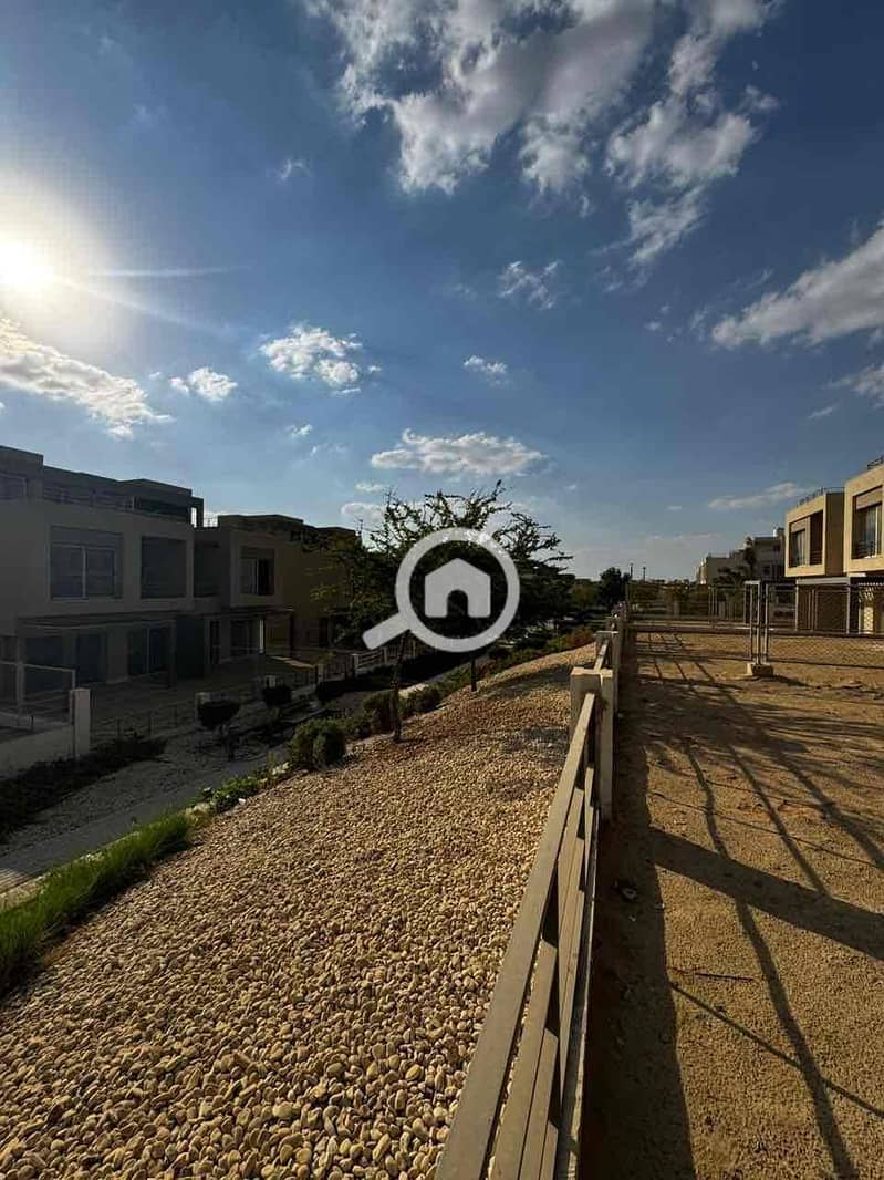 12 a73eca47-a903-4eed-89f5-25b767f154f2. jpg