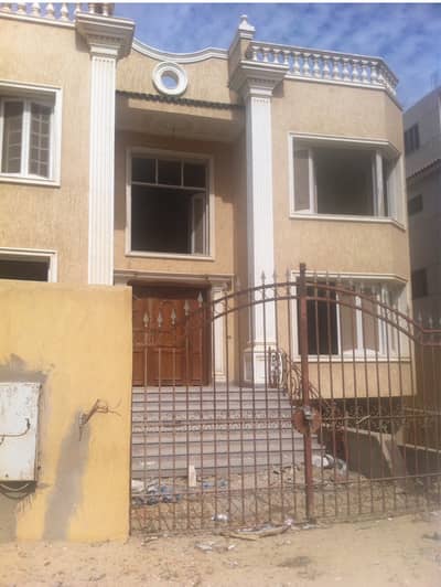 5 Bedroom Villa for Sale in 6th of October, Giza - المنطقه السياحيه الاولي ٦ اكتوبر