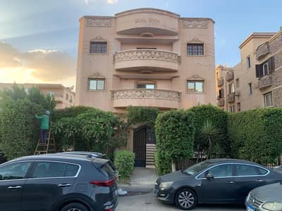 فیلا 4 غرف نوم للايجار في القاهرة الجديدة، القاهرة - فيلا ٣٠٠م بالحى الرابع التجمع الخامس دور أرضى