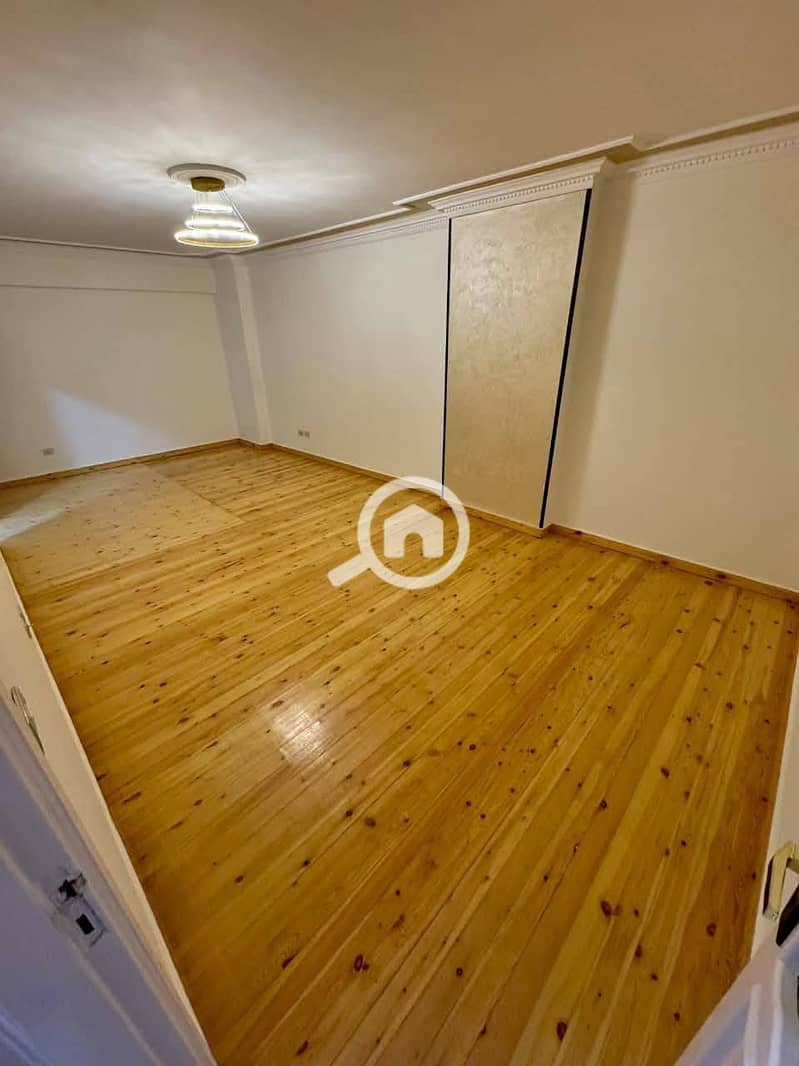 8 615564867_25753796734237408_5022688918050608103_n. jpg