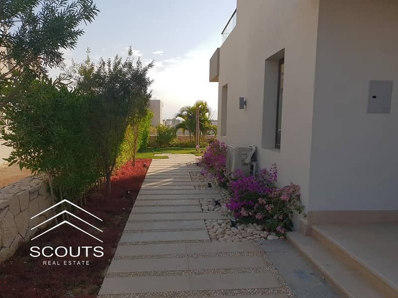 12 cedf7b83-9137-4590-9cbe-8821e0a2ffe0. jpg