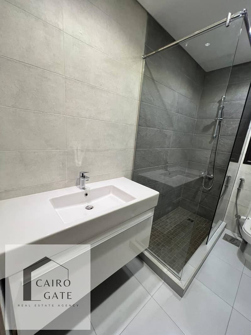 10 845f3232-8567-4fab-ac3c-aa4050a016ec. jpg