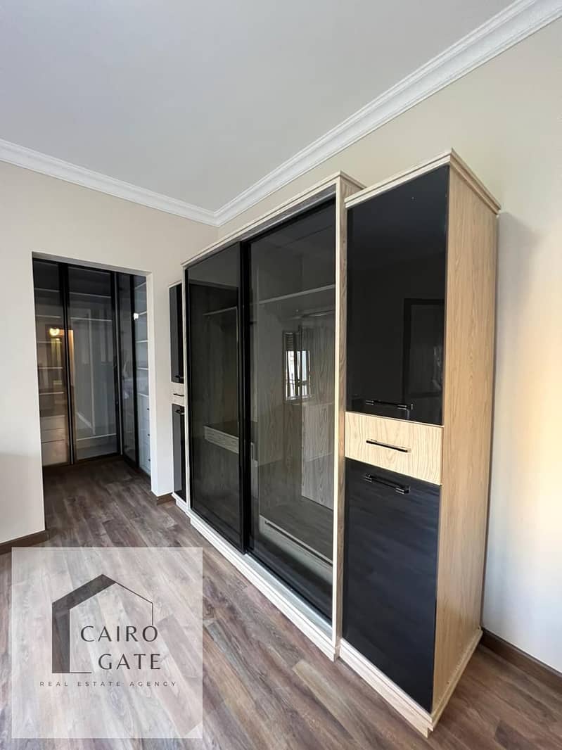 16 efde2bc8-0a78-4c88-a0d9-e6ea8b3939dc. jpg