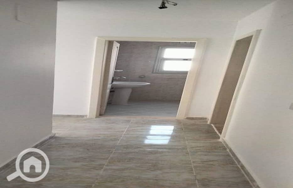 4 4c7614ea-e49f-4a08-9c46-4f3c200f4e6a. jpg