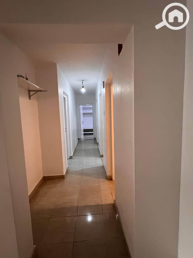 10 1642d6a4-1f0c-4f4e-9a1b-7d4b33fe2b5f. jpg