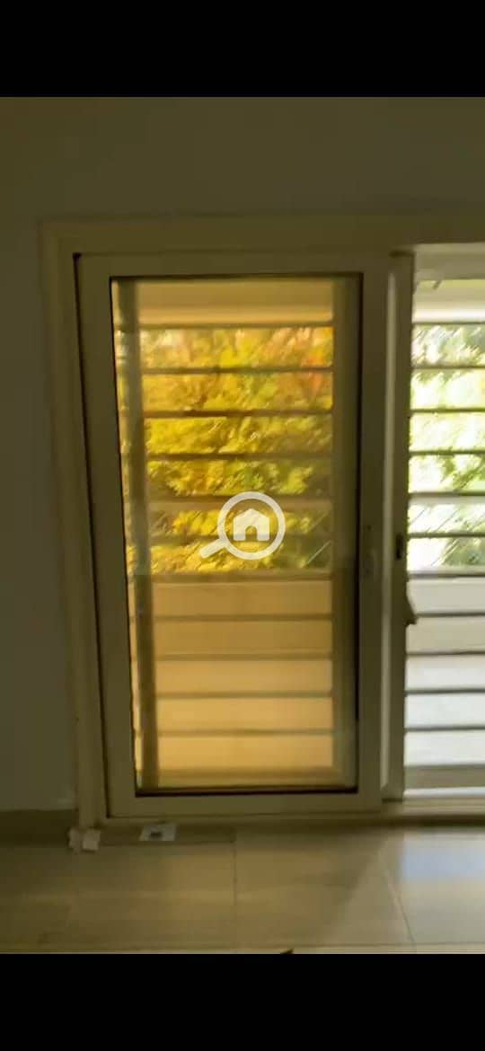 5 0398c854-3fb7-4d15-aece-f711815bb153. jpg