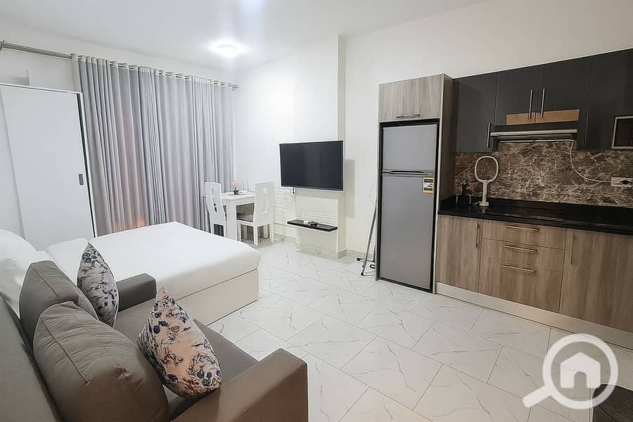 2 E3C003D4-D502-4912-AADC-ED4C7F3BE449. png