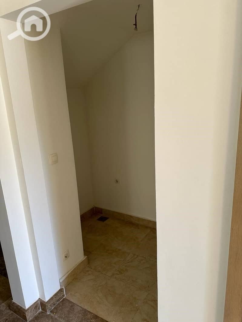 12 a8d5dabe-2fc8-4b13-af16-33b59e11f3da. jpg