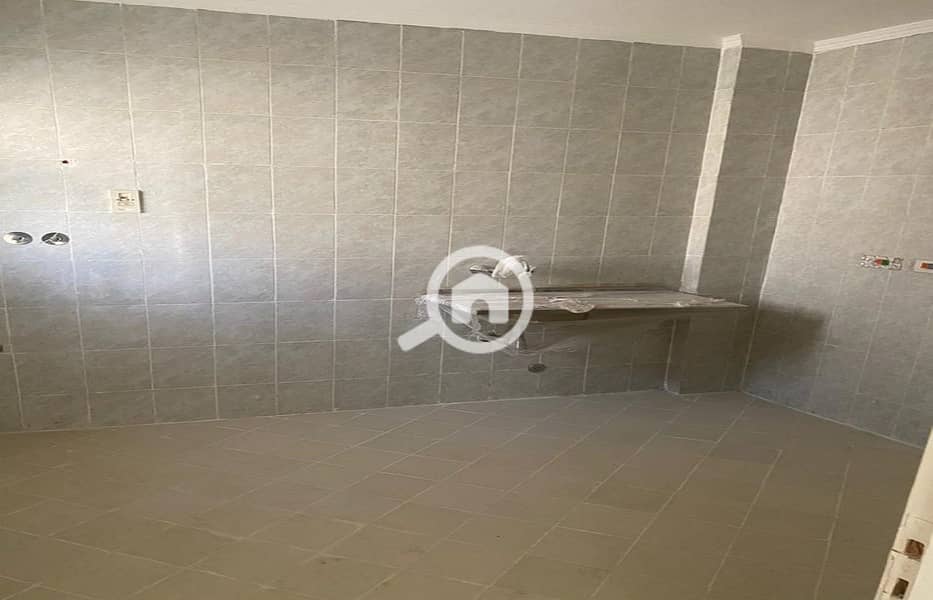 10 f5b3be4a-8a50-499f-bbe6-b7d708381f4a. jpg