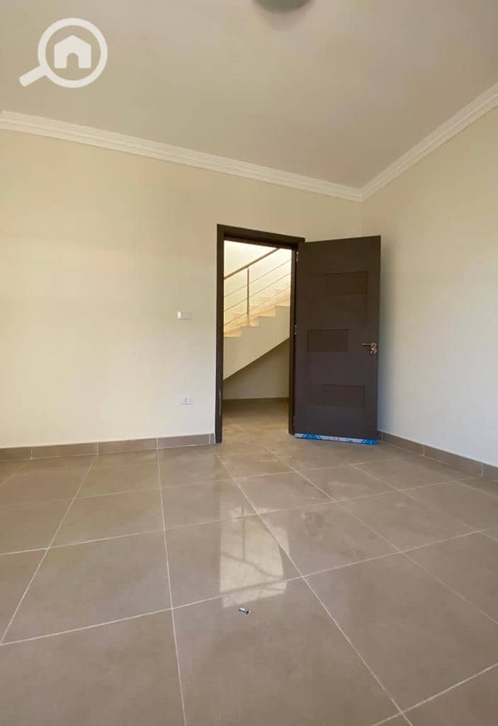 2 21c0abf3-b192-43ad-b57e-1a5feab72cc7. jpg