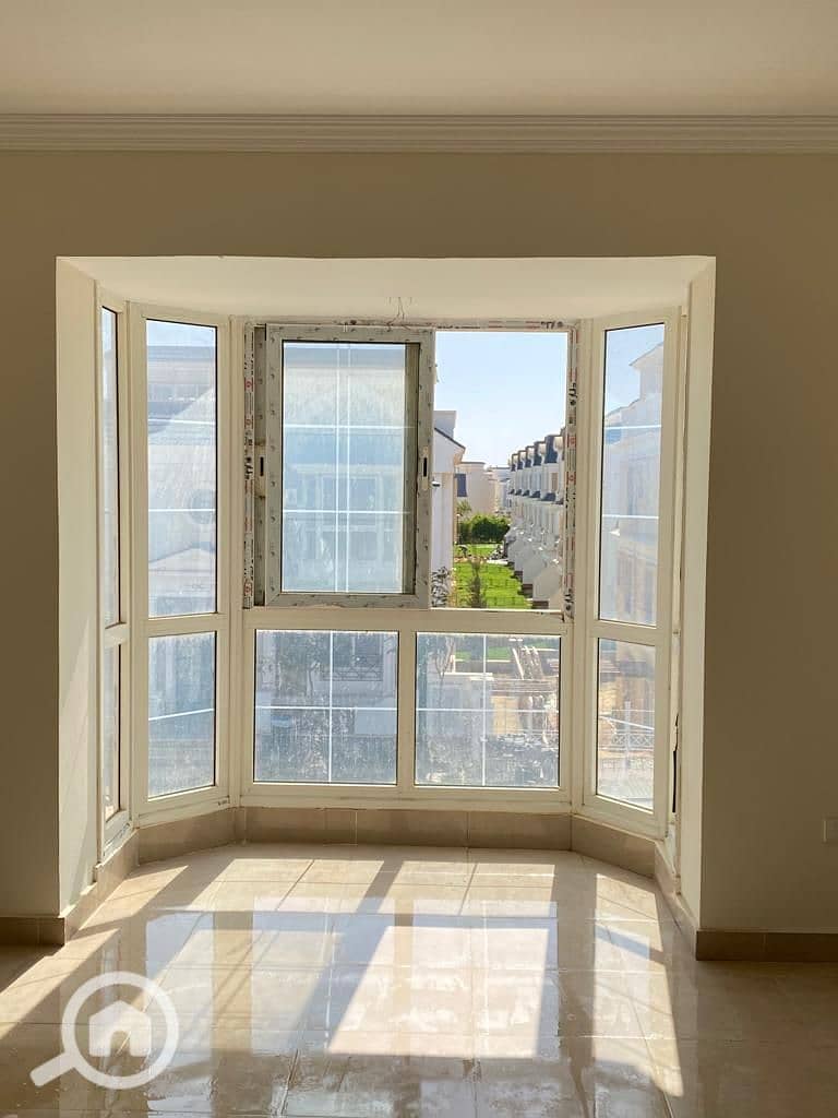 3 b3c4d4d4-860f-479f-a774-596527f1a18a. jpg