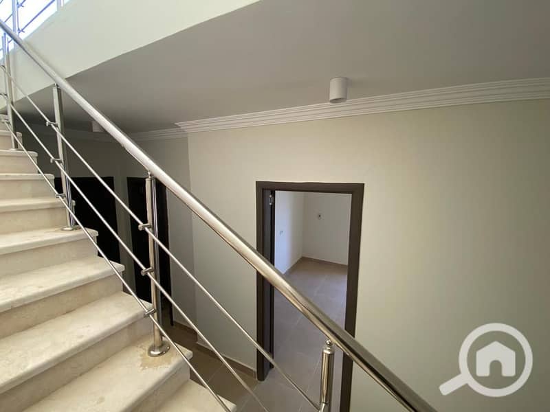 9 90fcbcb7-eddf-4452-95aa-002a880e6967. jpg