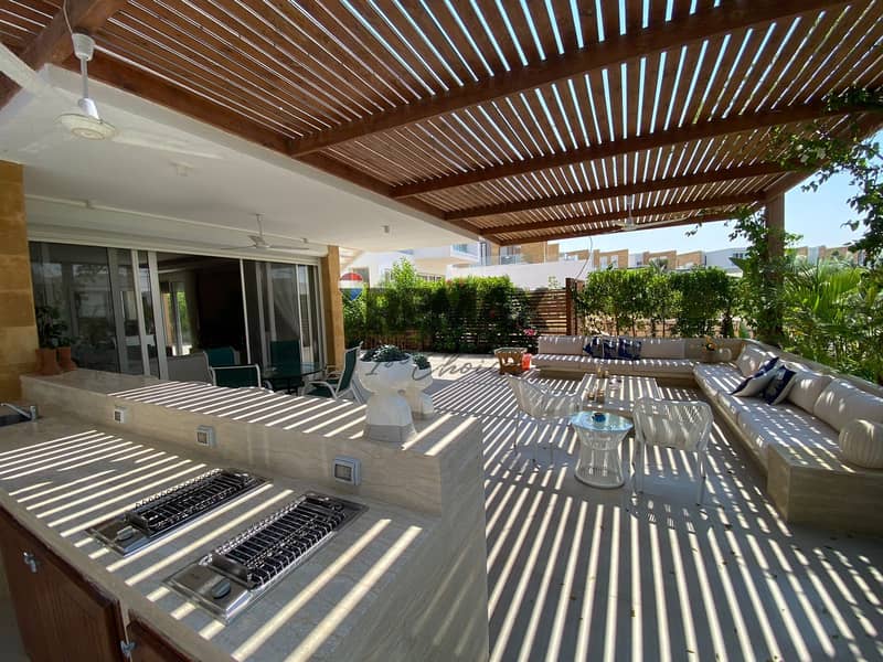 4 79ba5c13-8115-4c1d-92d4-c254342a7861. jpg