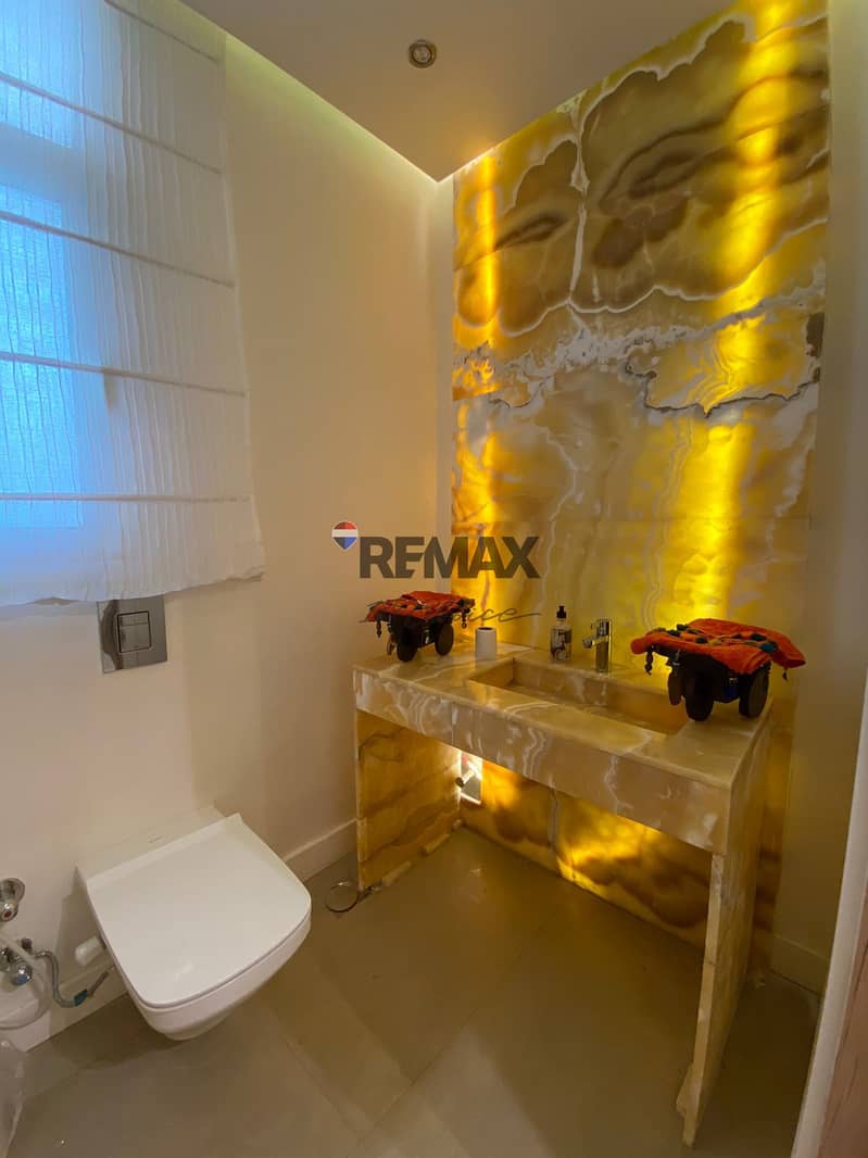 10 14b3f243-4213-4ff1-a7b9-51406b49ba02. jpg