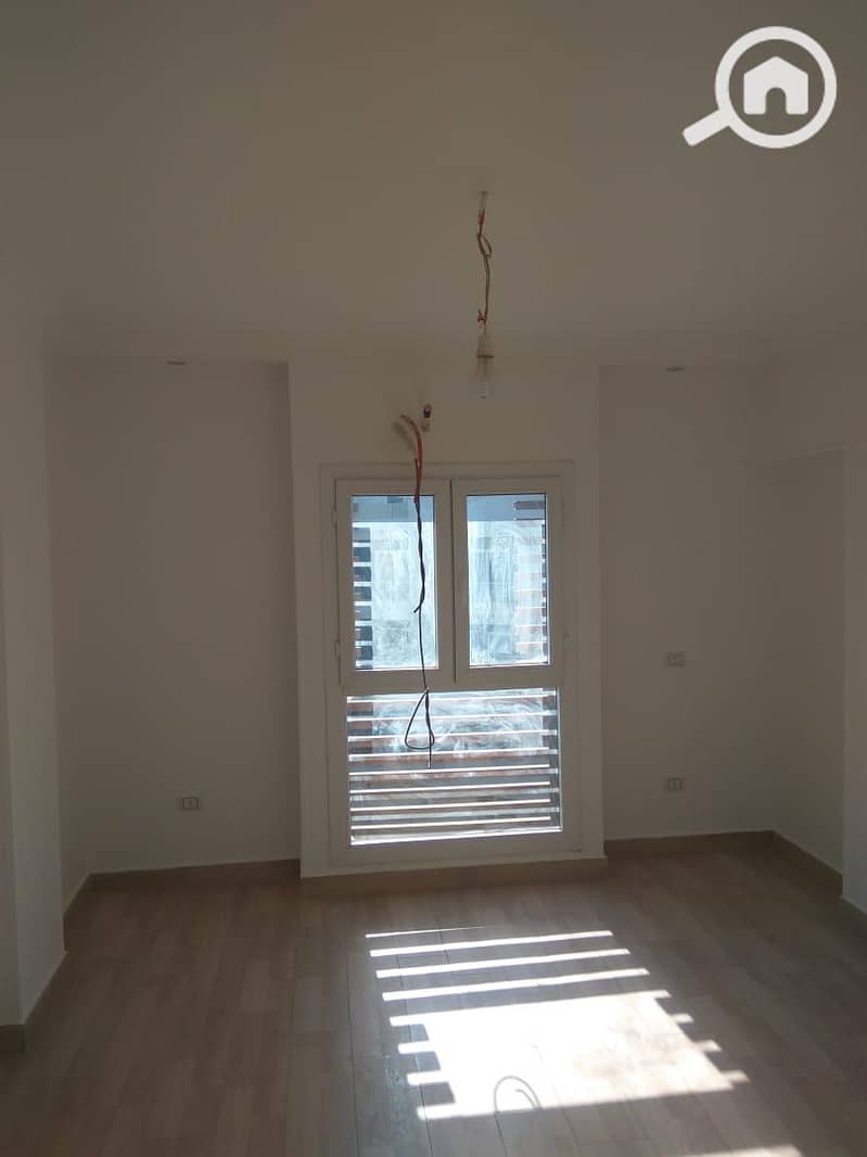 4 542c98b9-cdb7-4299-a161-d6326fdbd6e2. jpg