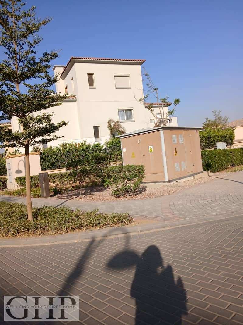 8 7c853a02-9736-4933-abcf-4854776eb112. jpg