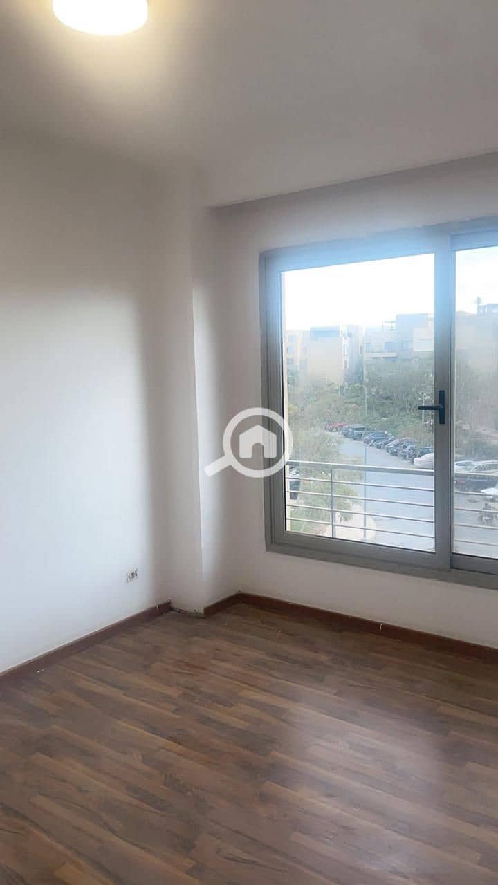 3 d818eda2-ff9f-4f75-9e2b-a2e2a5b8160e. jpg