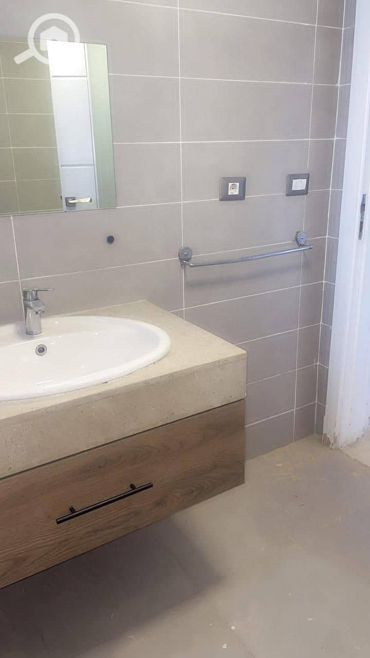 5 50f39bc6-249e-40e5-ace3-37a59828e028. jpg