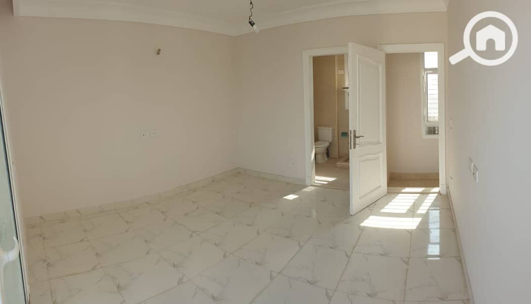 4 8d50162e-b0f9-4f0d-96c2-f8dc6b74c2a8. jpg