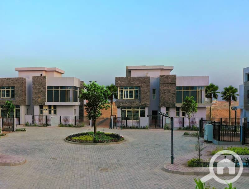 4 8ca04fa2-5975-442f-85a4-43c51114ed86. jpg