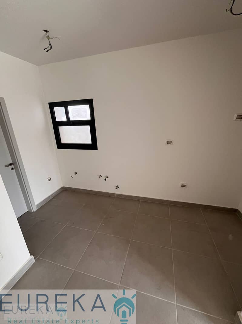 2 8c218091-7eb6-4758-87ec-7726adc7ddc8. jpg