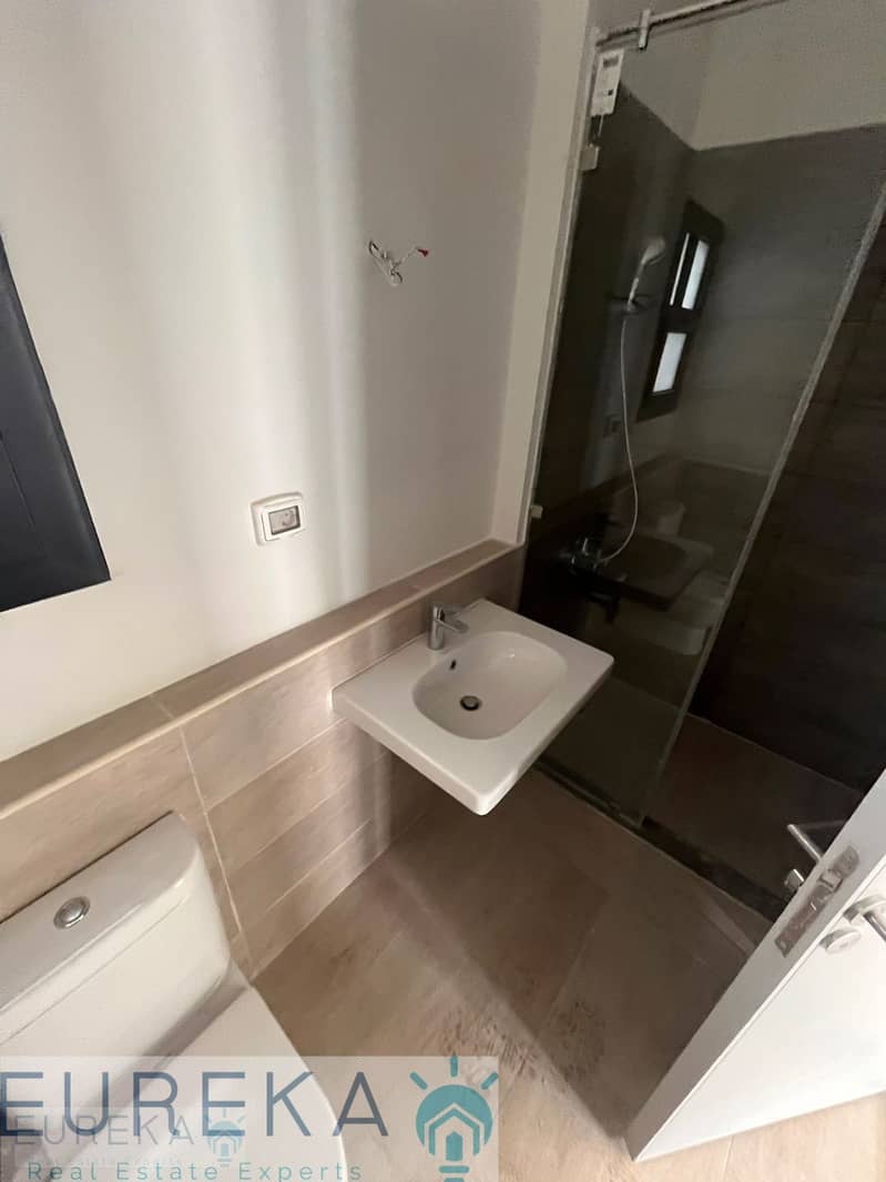 4 6610ea3b-7ae3-4ca6-beca-82a726129b47. jpg