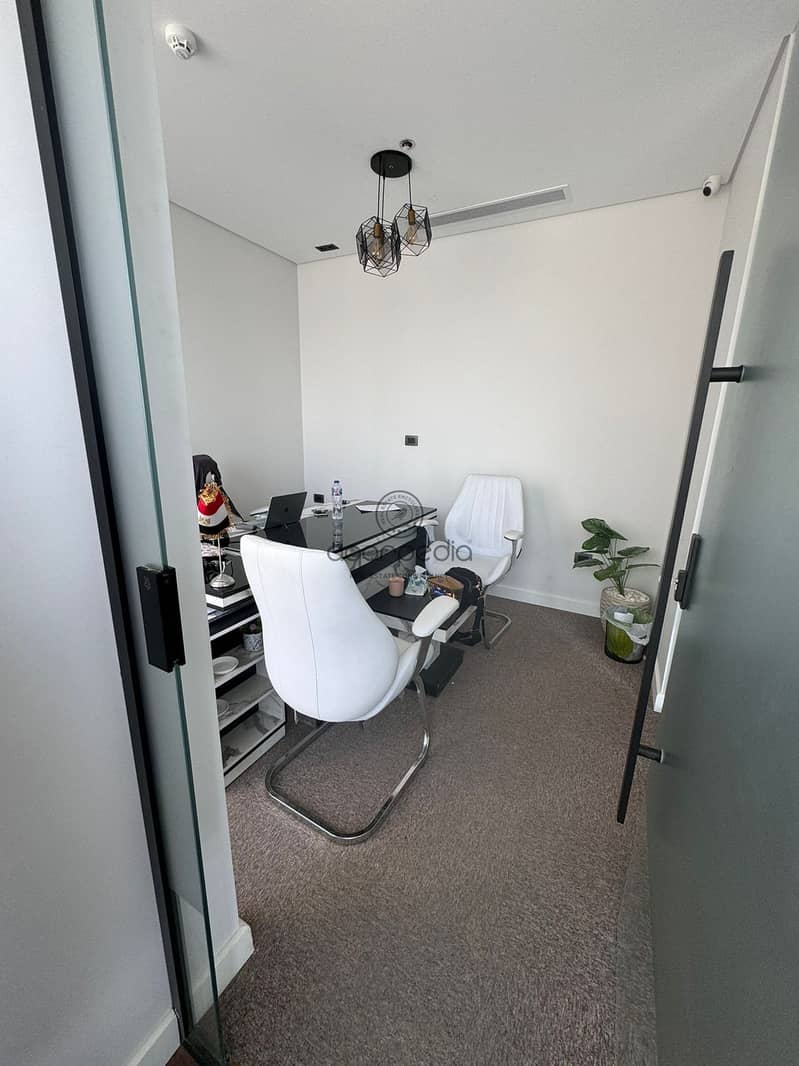 4 70d07e33-5d05-4152-be70-be001bd94886. jpg