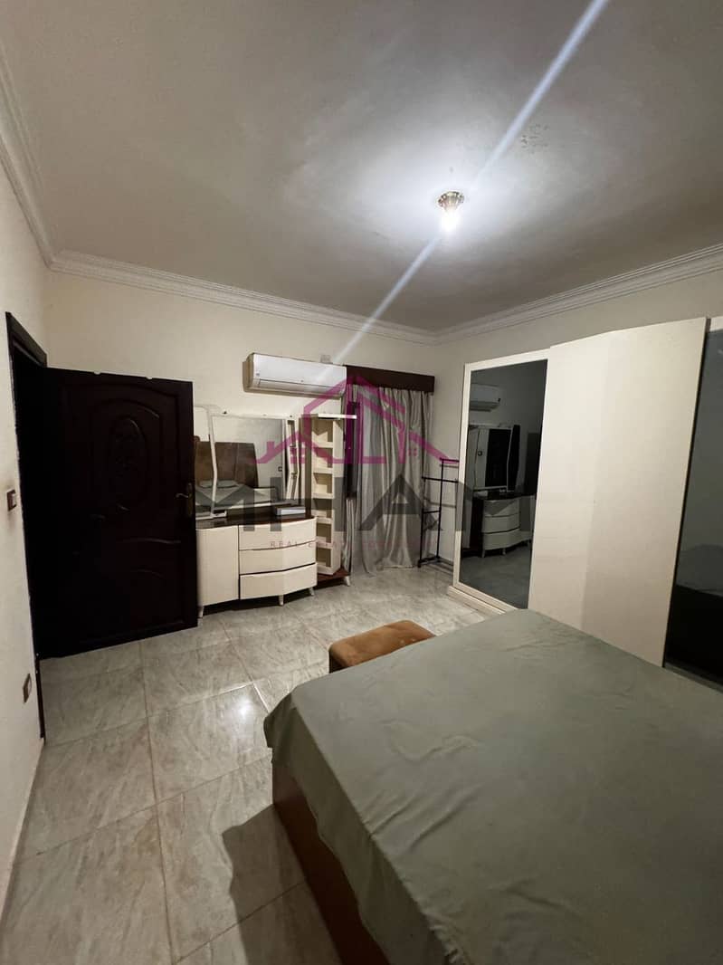 photo_5998831868469513046_y. jpg photo_5998831868469513046_y. jpg