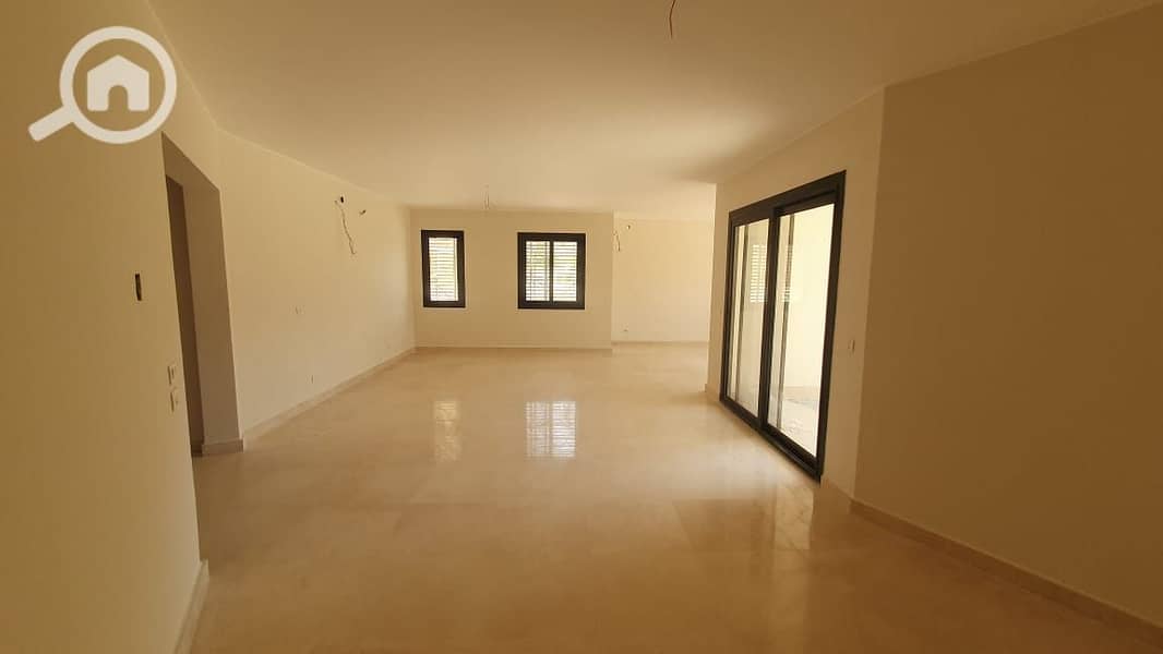 10 e8a2f9b8-1e34-46d0-9ef2-01f02bf17767. jpg