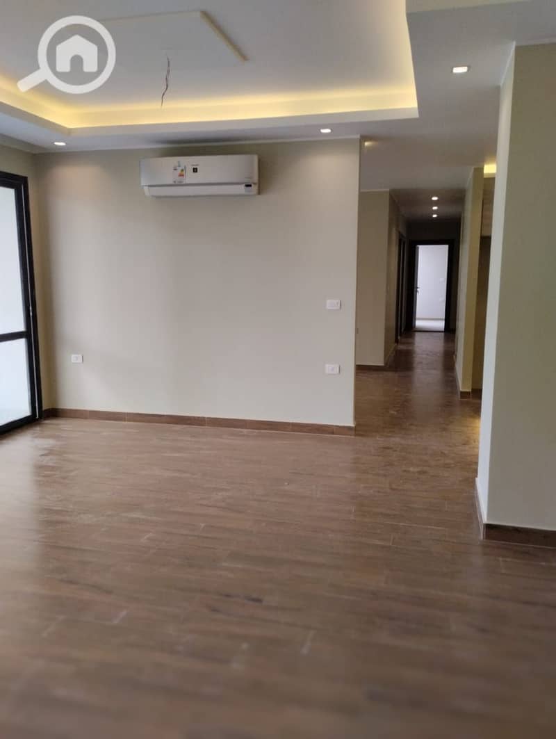 4 26ef52a3-9dd7-4efd-bdb4-5cf7209a4130. jpg