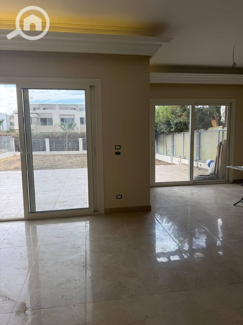 2 8e48cd32-211d-426f-9f93-323723bfa6b5. jpg