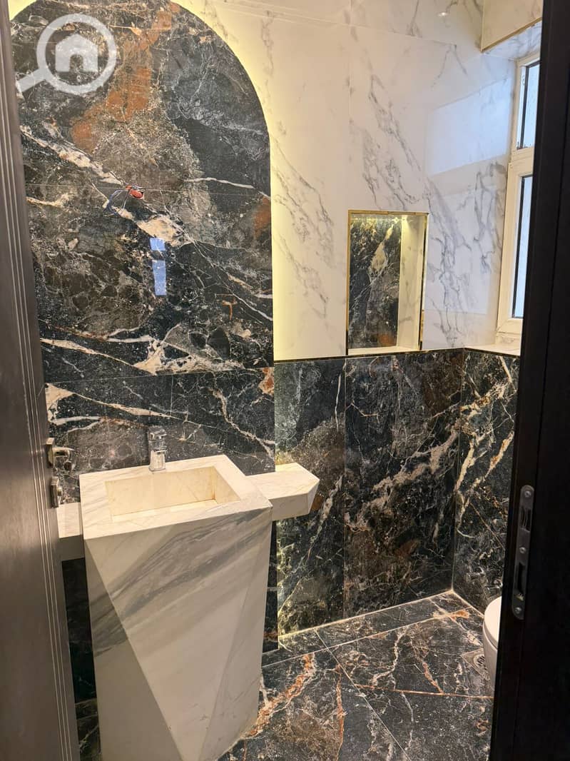 12 78d3ac92-4176-4159-bc6f-8d42fc8a8889. jpg