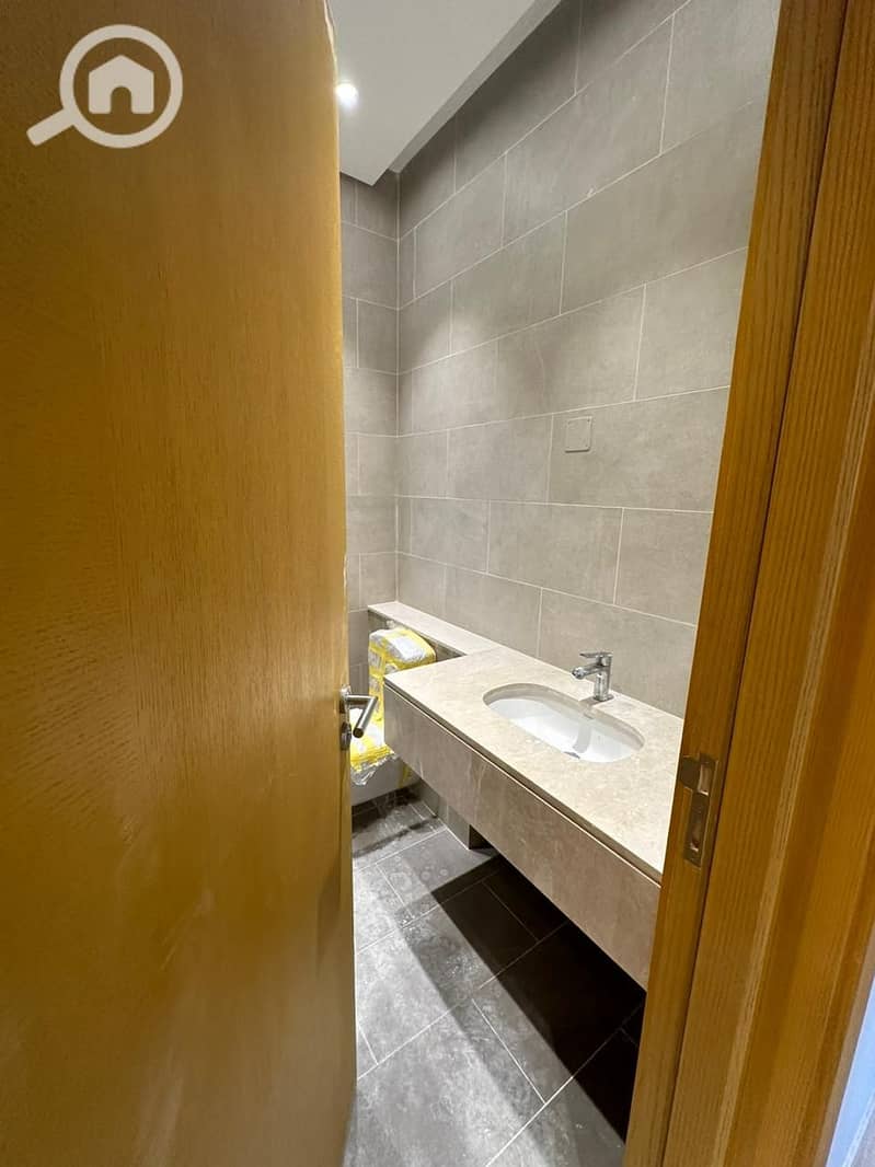 4 WhatsApp Image 2024-10-15 at 20.12. 27_4d9ff3fc. jpg