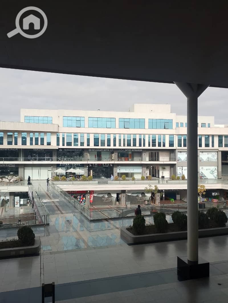 2 985718ad-92d1-412e-88b4-e698375f4a4c. jpg