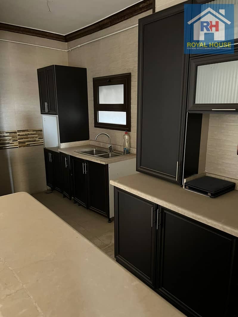 10 f3f547b6-df6c-46e1-9489-fc14ffeeb0ca. jpg