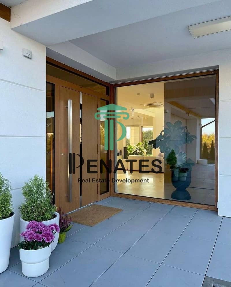 8 e9ee3704-ea5b-4e3c-af8d-65a587364824. jpeg