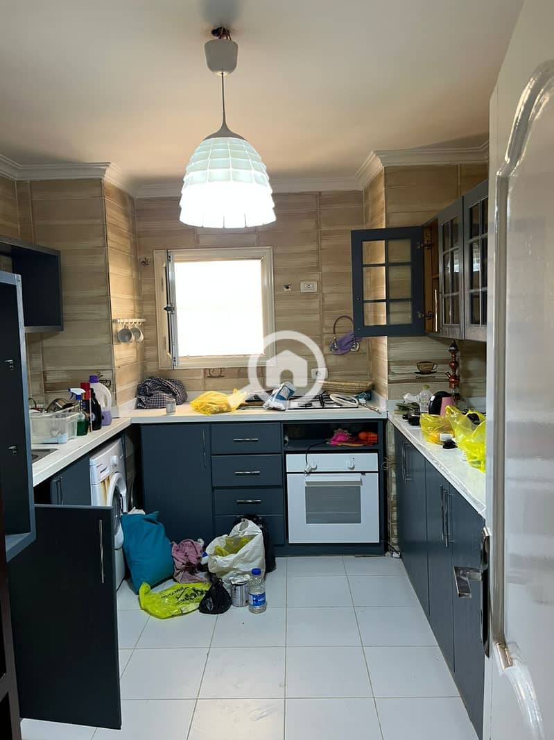 2 b7649eed-bd99-4e00-b7d6-2a47abc25c5d. jpg