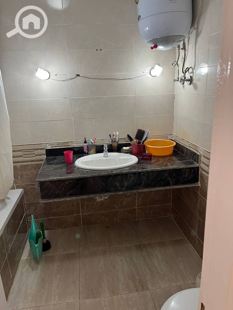 14 f5b7ca9b-d6cc-4a80-9ae2-8158d102e26e. jpg