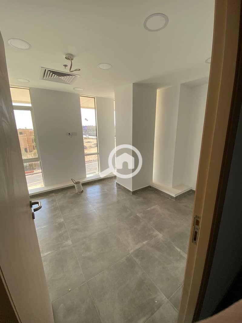 2 7c19d62a-1cb7-451d-a5f6-ddac4ba0e0f5. jpg