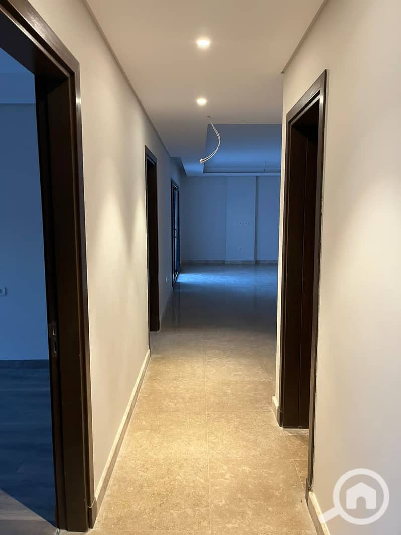 5 00de9bbf-0602-44c3-8c5a-b10aa9ebbc69. jpg