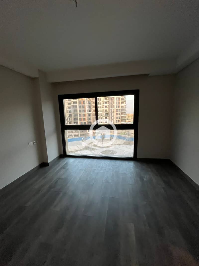 10 d0ec5abb-9a68-45c5-8f79-e5bbf9071b7f. jpg