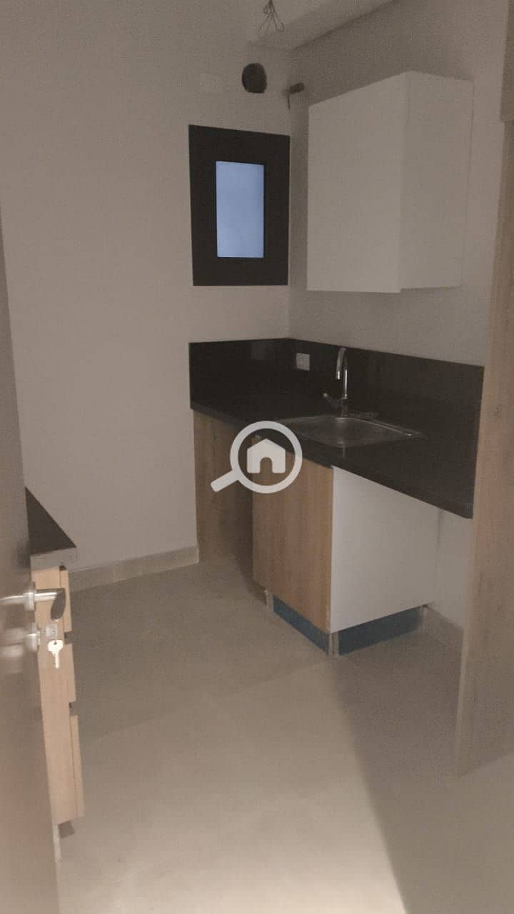 12 f4edc59e-b9a2-467a-b90e-952757cc7668. jpg