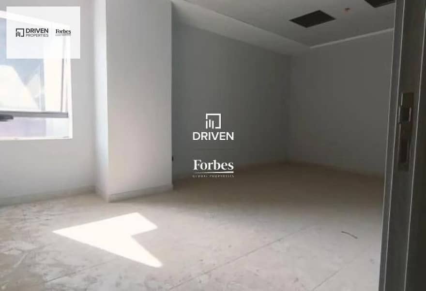 5 15ae6467-bfef-4635-be1c-cc25255c60c4. jpg