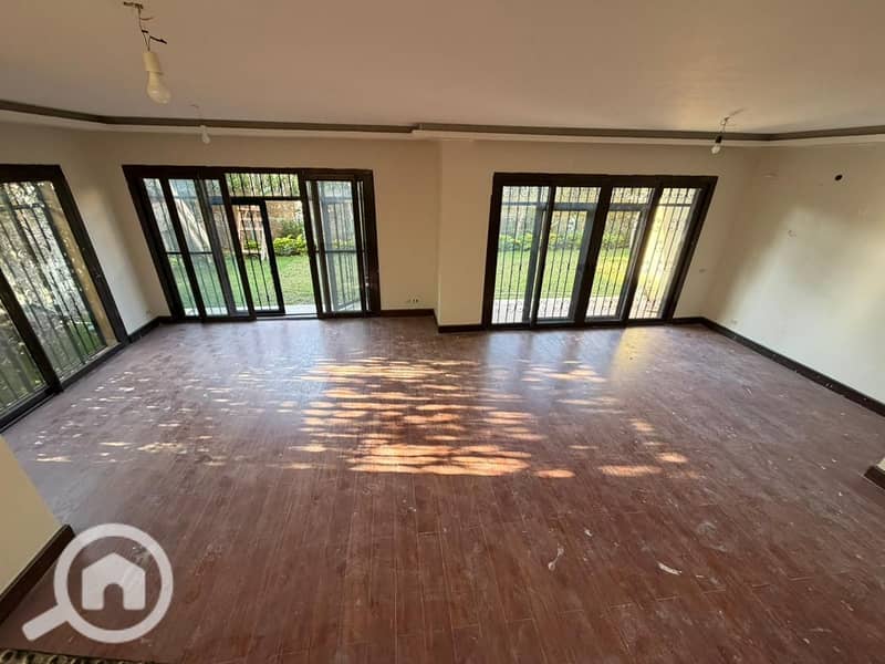 4 33a5cd52-1564-4763-9732-e111f1f6785f. jpg