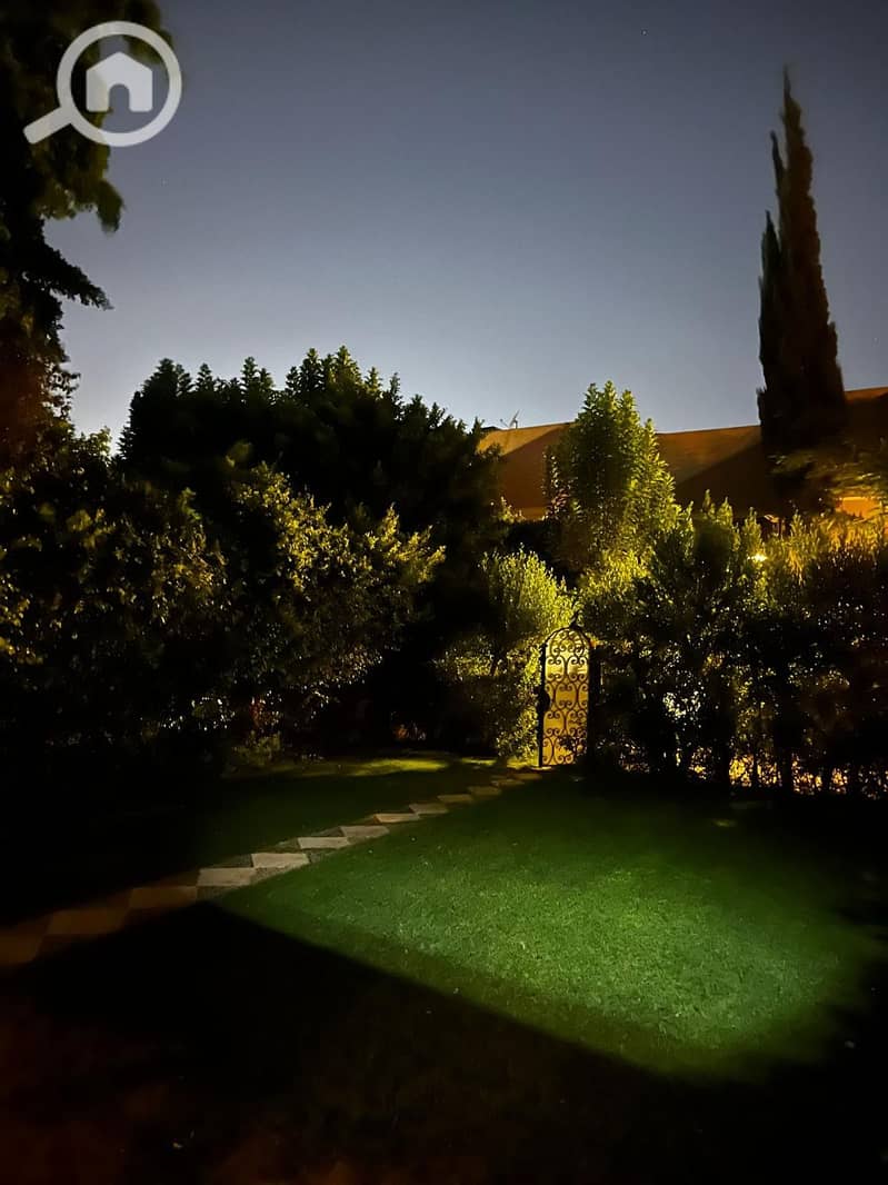 2 2b8e1d79-744c-455b-917a-b77ccf948366. jpg