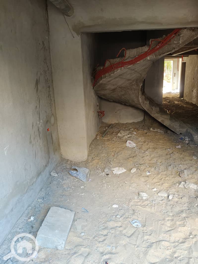 6 9e4836f0-a791-4597-a24a-124a4ec28489. jpg