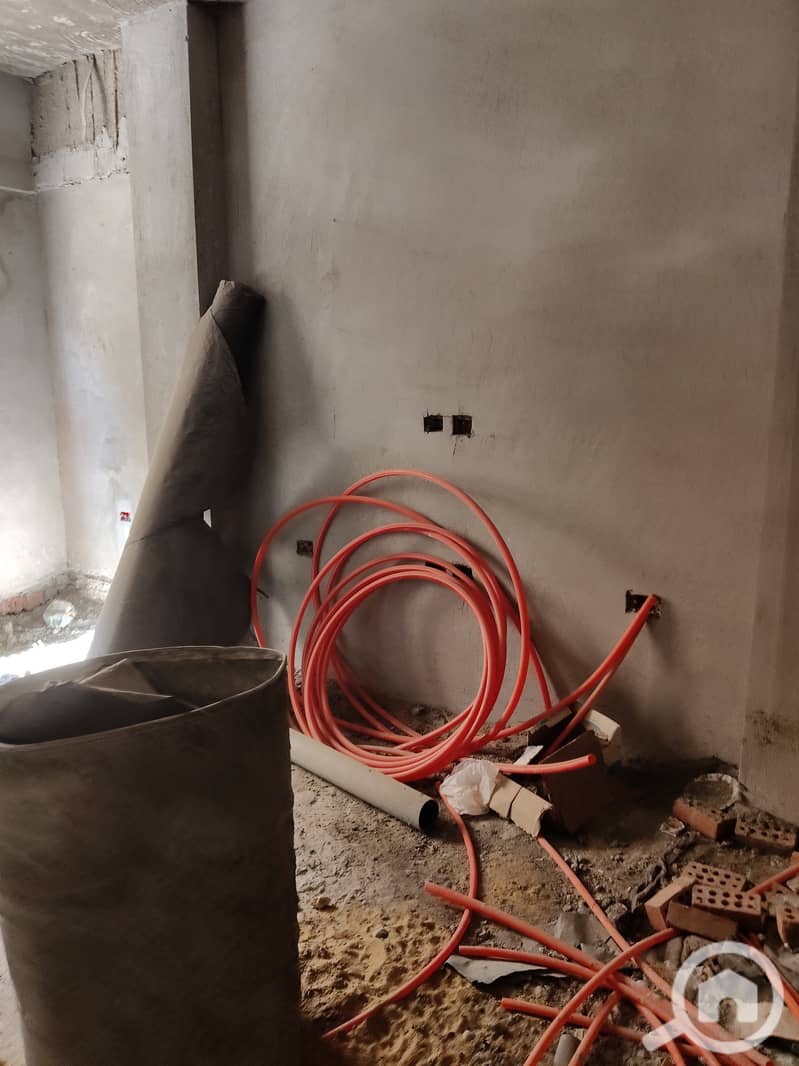 18 b4eaa70b-720a-4f72-99bc-cef72f257fd9. jpg