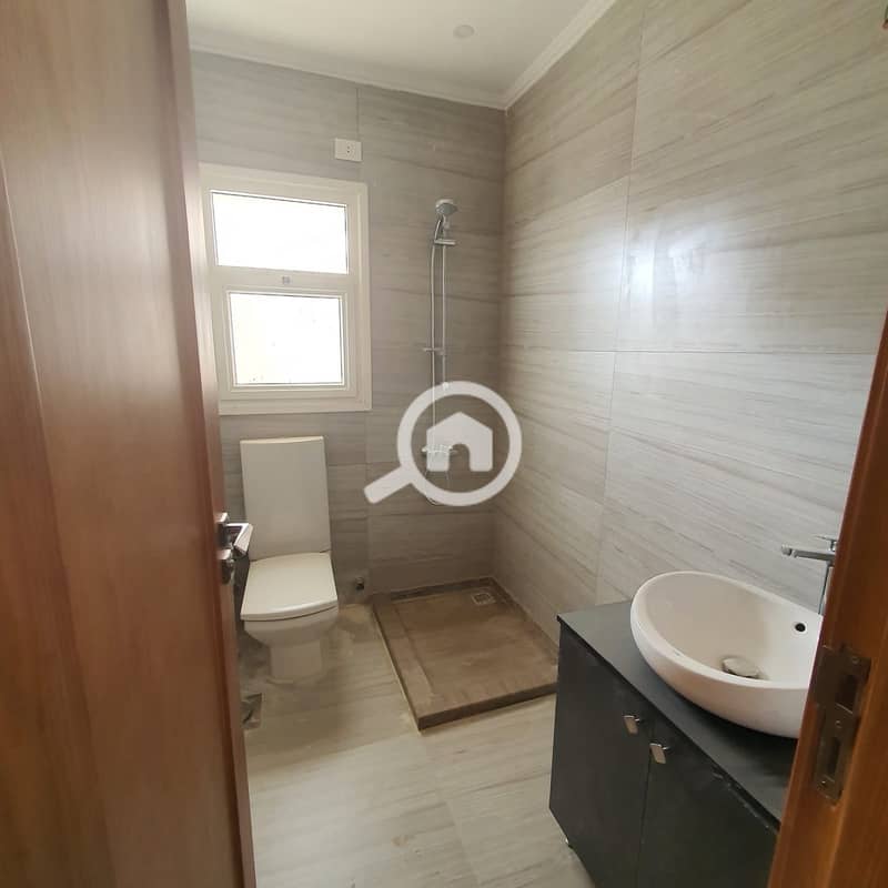 10 c6b2c164-b667-4537-a92d-5a93cc4d25c1. jpg