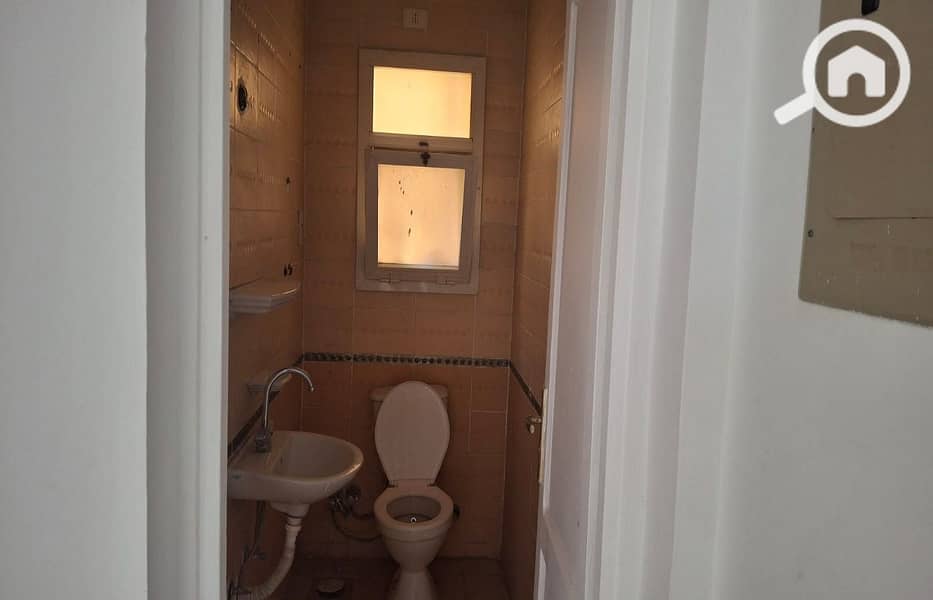 10 c6e796d2-2784-43f8-a1e2-c1831416f72d. jpg