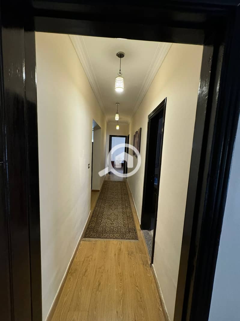 12 2137e69d-f5ed-4fad-8423-69ee92e48769. jpeg